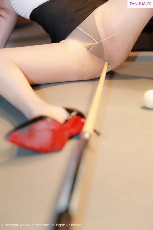 王格 王婉悠 [XiuRen]高清写真图 2024.05.09 No.8505 王婉悠Queen 丝袜美臀第21张图片